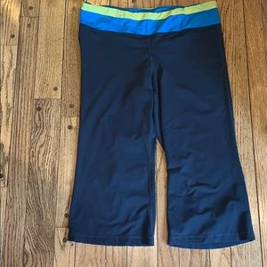 GAP Pants - EUC Gapbody Capri Workout Pants GAP Pants - EUC Gapbody Capri Workout Pants